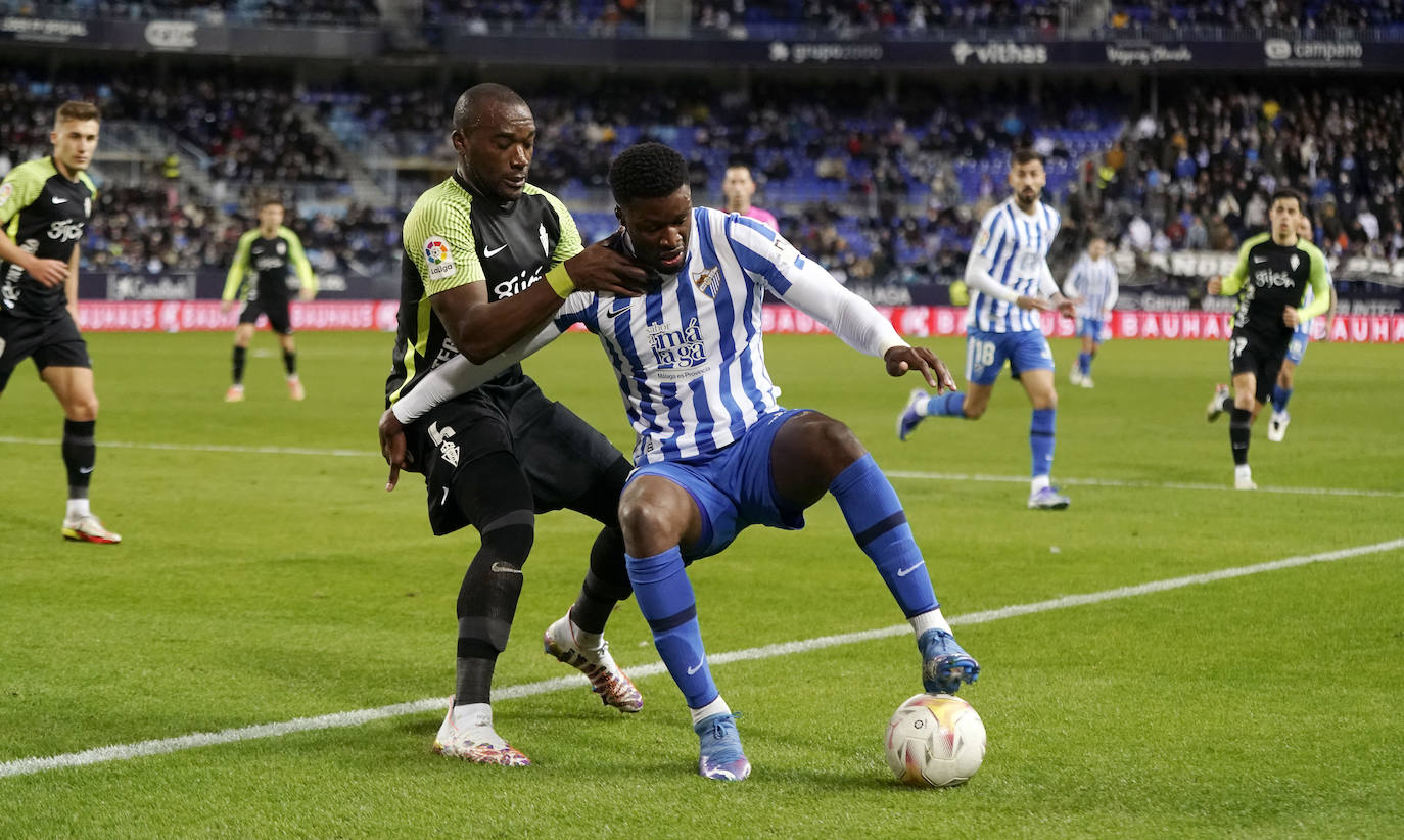 Empate del Málaga con el Sporting en La Rosaleda (2-2). 