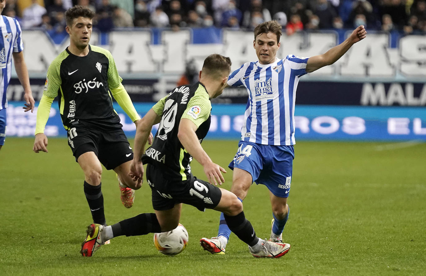 Empate del Málaga con el Sporting en La Rosaleda (2-2). 