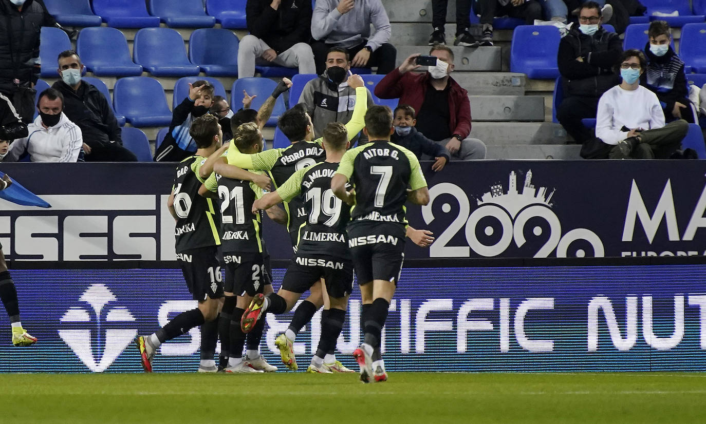 Empate del Málaga con el Sporting en La Rosaleda (2-2). 