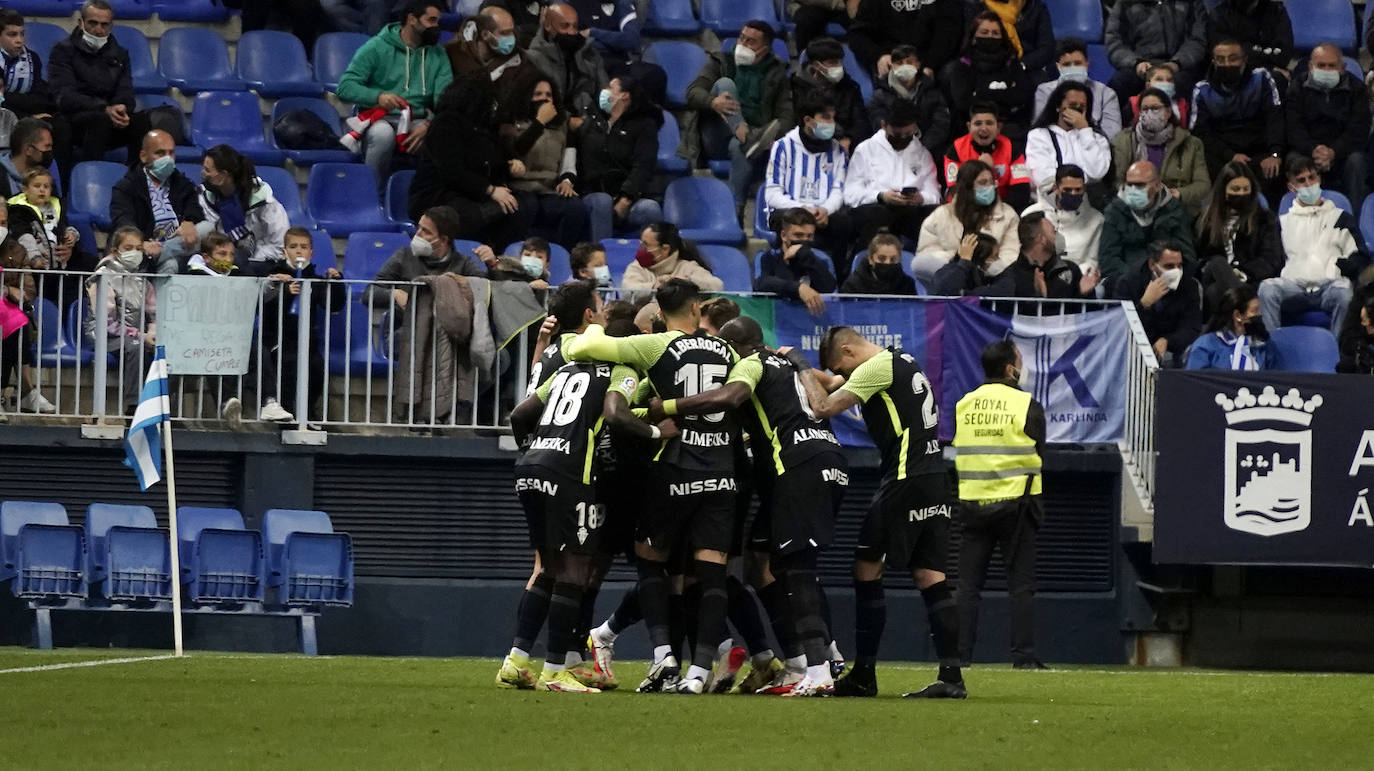 Empate del Málaga con el Sporting en La Rosaleda (2-2). 