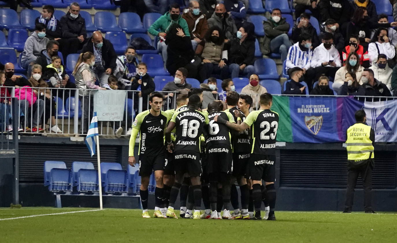 Empate del Málaga con el Sporting en La Rosaleda (2-2). 