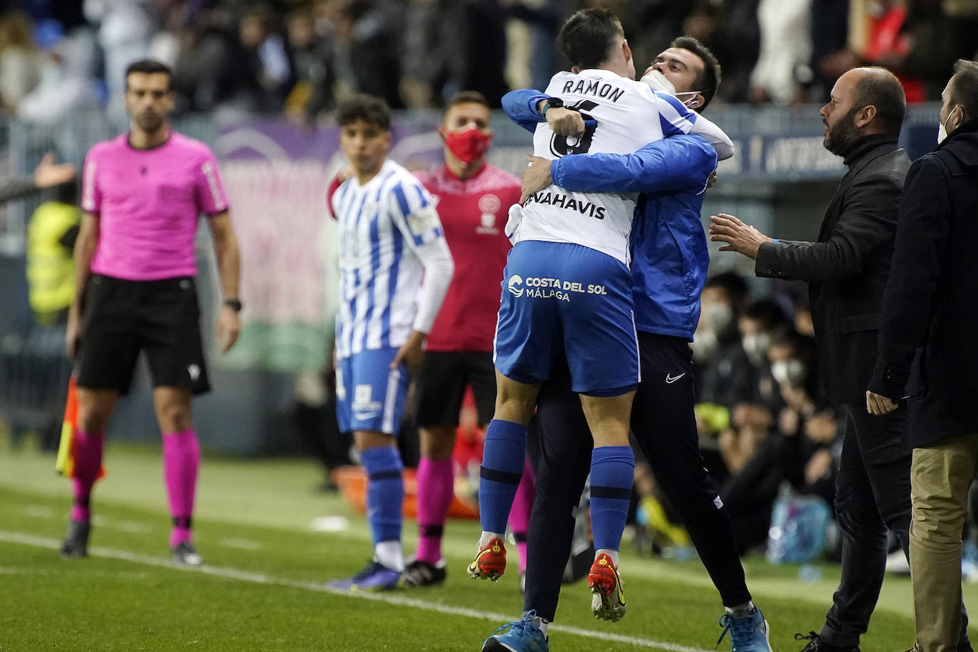 Empate del Málaga con el Sporting en La Rosaleda (2-2). 