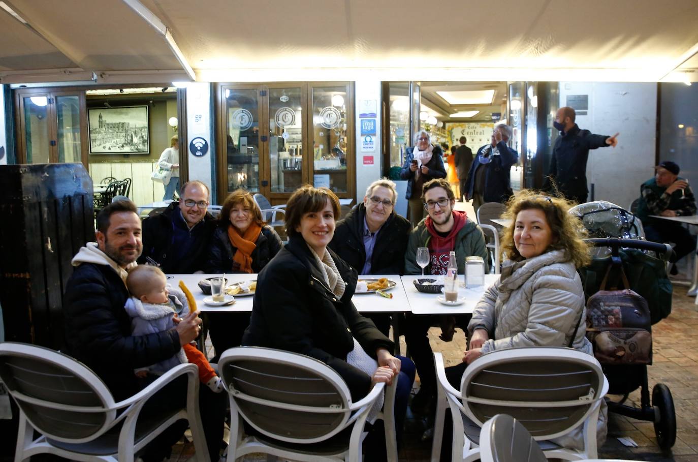 El Café Central de Málaga echó este domingo el cierre tras un siglo de historia. 