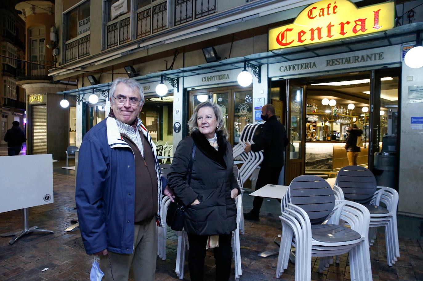 El Café Central de Málaga echó este domingo el cierre tras un siglo de historia. 