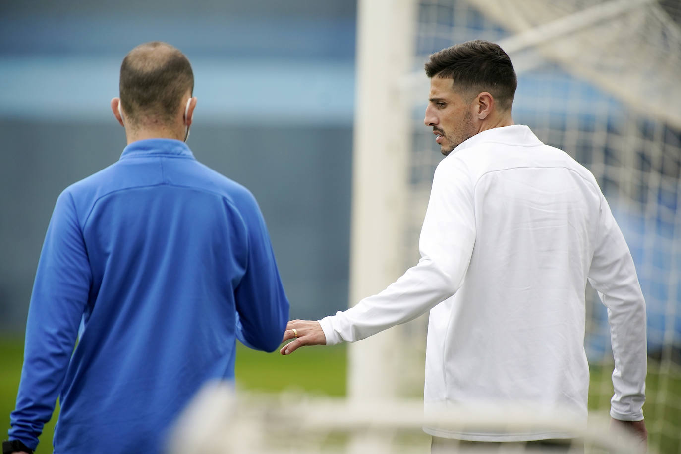 El equipo se entrena en ambiente muy positivo tras la imagen contra el Sporting mientras que los jugadores tocados como Juande, Chavarría o Antoñín, apuran para estar disponibles en la reanudación de la competición.