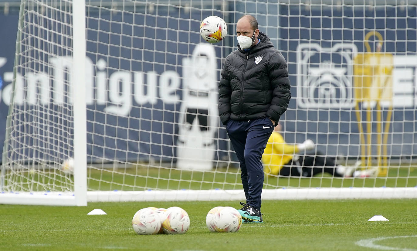 El equipo se entrena en ambiente muy positivo tras la imagen contra el Sporting mientras que los jugadores tocados como Juande, Chavarría o Antoñín, apuran para estar disponibles en la reanudación de la competición.