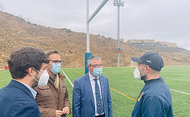 Un momento de la visita al entrenamiento de la selección nacional en Rincón de la Victoria. 