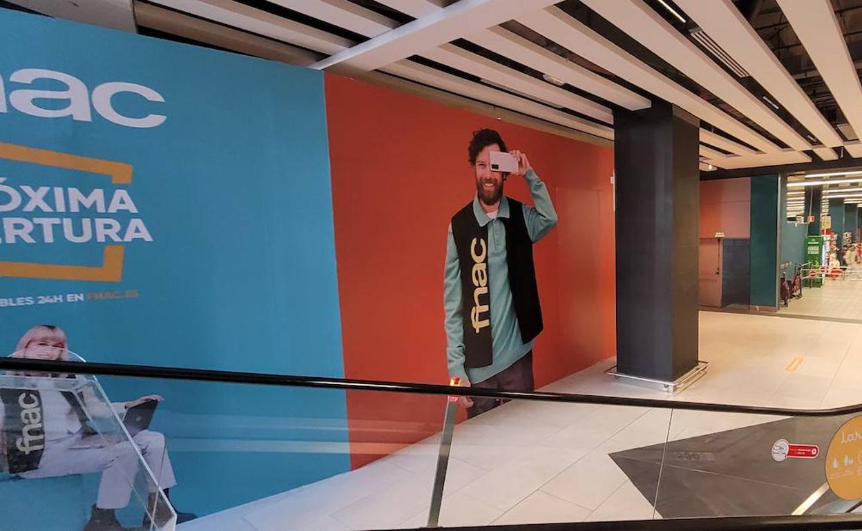 Fnac empieza a desmontar su tienda en Málaga Plaza para abrir el día 27 en el centro comercial Larios