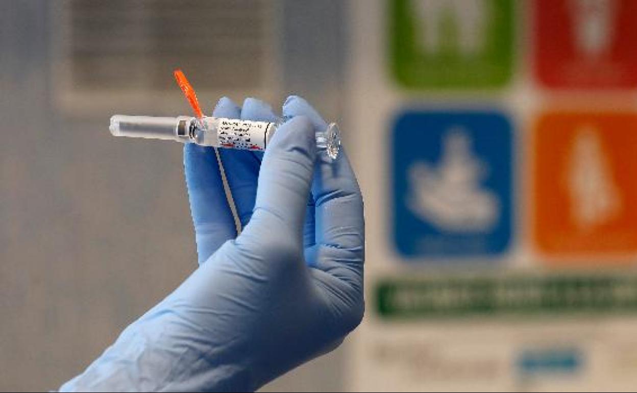 Coronavirus: La OMS plantea actualizar la composición de las vacunas actuales para garantizar que sigan protegiendo