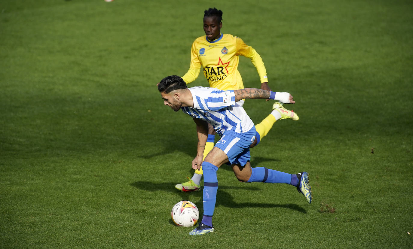 Aprovechando el parón de la competición, el conjunto blanquiazul organizó un encuentro de entrenamiento en La Rosaleda donde sólo pudieron asistir medios gráficos en los primeros minutos del choque. Tiempo insuficiente para sacar conclusiones, aunque válido para comprobar que el técnico malaguista, José Alberto, aprovechó para dar minutos a los que menos protagonismo han tenido hasta el momento (Ismael Casas, Ismael Gutiérrez, Cufré, Antoñín o Lombán) y a los jugadores que necesitan de nuevo rodaje por haber estado lesionados recientemente (caso de Jozabed o Sekou) o haberse incorporado hace poco como los nuevos fichajes Febas y Vadillo.