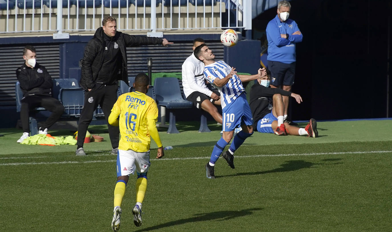 Aprovechando el parón de la competición, el conjunto blanquiazul organizó un encuentro de entrenamiento en La Rosaleda donde sólo pudieron asistir medios gráficos en los primeros minutos del choque. Tiempo insuficiente para sacar conclusiones, aunque válido para comprobar que el técnico malaguista, José Alberto, aprovechó para dar minutos a los que menos protagonismo han tenido hasta el momento (Ismael Casas, Ismael Gutiérrez, Cufré, Antoñín o Lombán) y a los jugadores que necesitan de nuevo rodaje por haber estado lesionados recientemente (caso de Jozabed o Sekou) o haberse incorporado hace poco como los nuevos fichajes Febas y Vadillo.