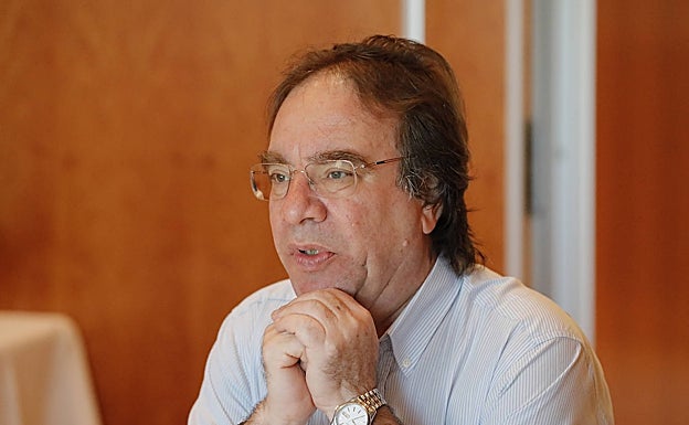 Amós García Rojas, presidente de la Asociación Española de Vacunología (AEV). 