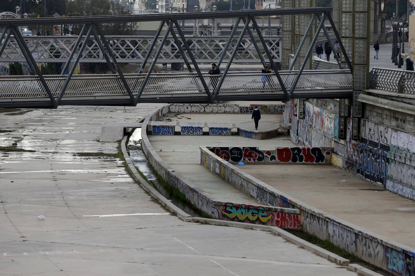El Ayuntamiento baraja suprimir las fuentes que están en desuso y crear «un mecanismo de embellecimiento» para evitar la mala imagen que generan los grafitis