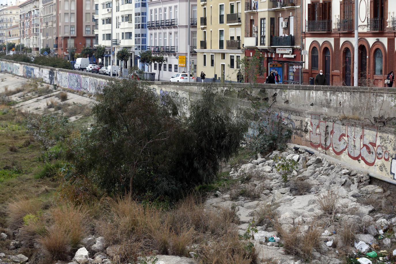 El Ayuntamiento baraja suprimir las fuentes que están en desuso y crear «un mecanismo de embellecimiento» para evitar la mala imagen que generan los grafitis