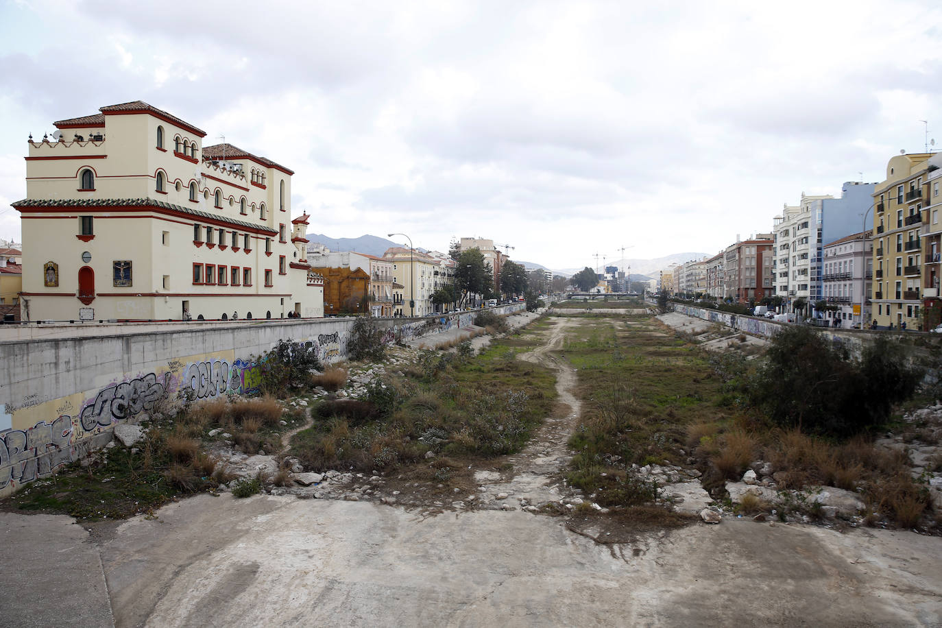 El Ayuntamiento baraja suprimir las fuentes que están en desuso y crear «un mecanismo de embellecimiento» para evitar la mala imagen que generan los grafitis