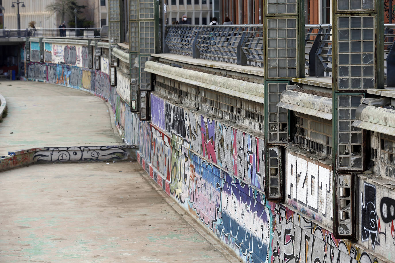 El Ayuntamiento baraja suprimir las fuentes que están en desuso y crear «un mecanismo de embellecimiento» para evitar la mala imagen que generan los grafitis