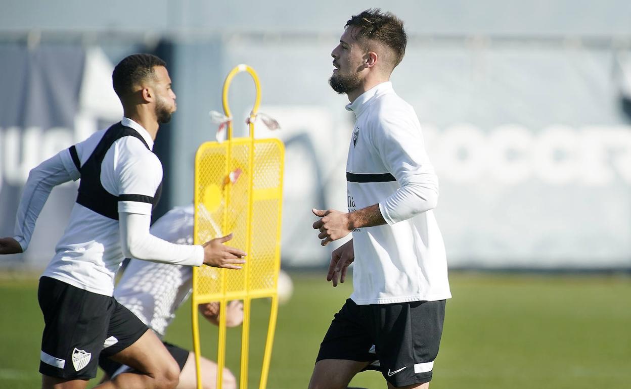 El jugador del Málaga, Genaro Rodríguez, en el entrenamiento de este martes minutos antes de sufrir la lesión.