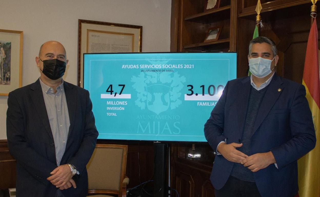 Hipólito Zapico y Josele González, con los datos de Servicios Sociales de 2021