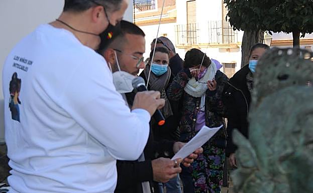 Un momento del homenaje, en el que se han vivido momentos duros por parte de los familiares. 