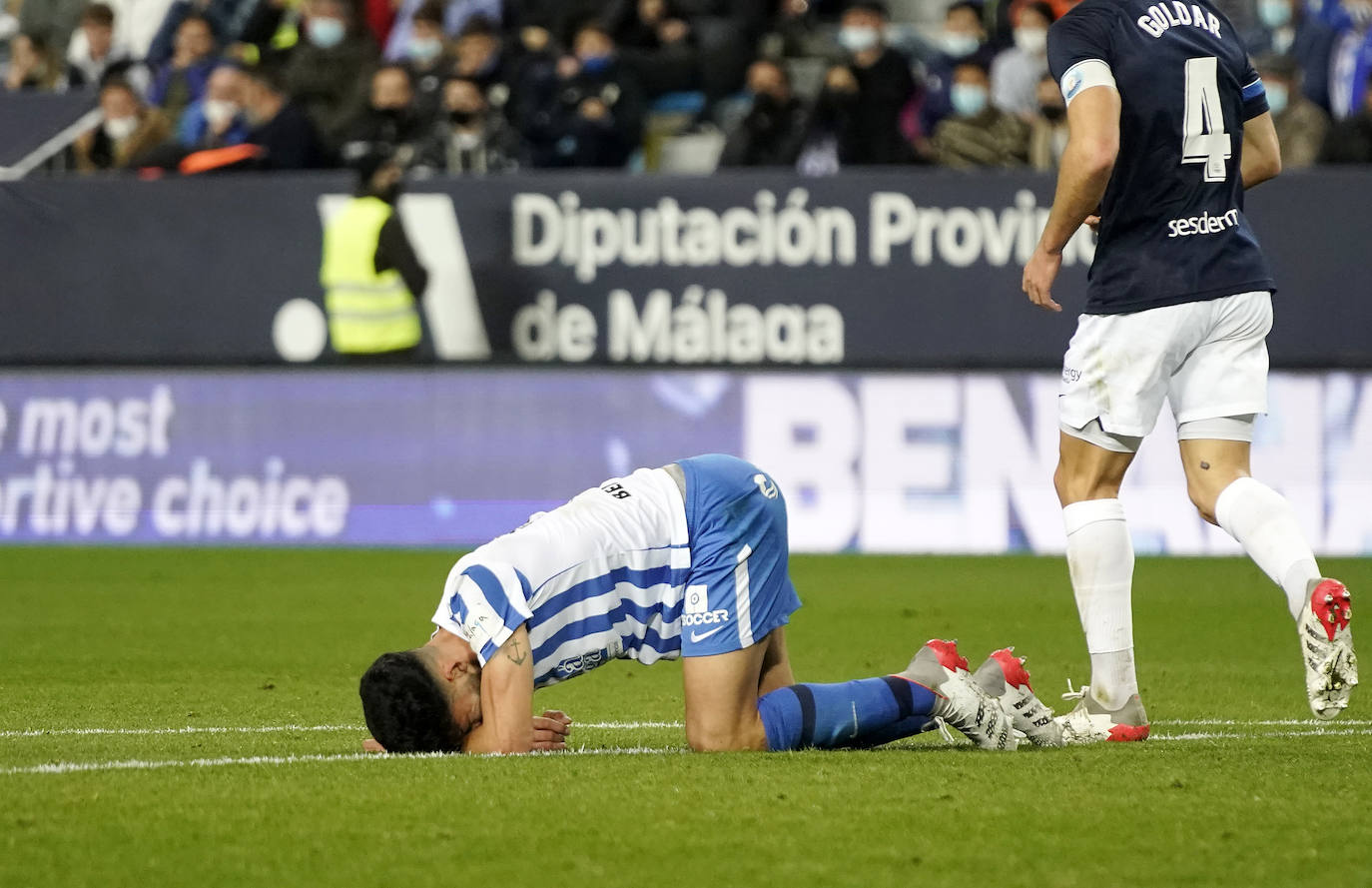 El Málaga encaja una abultada derrota ante su afición (0-5). 