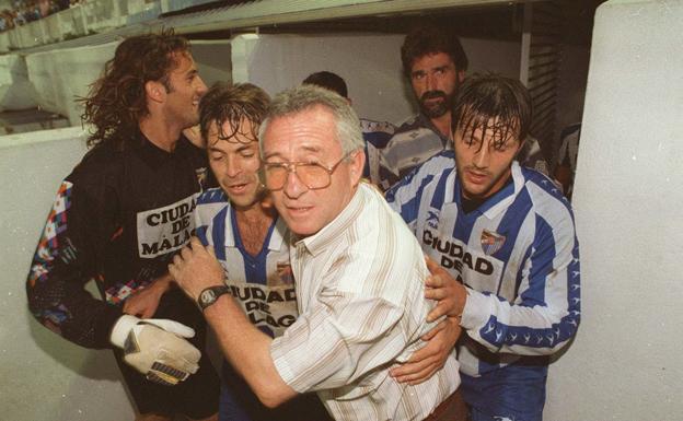 Imagen principal - Antonio Benítez, en distintas etapas con el Málaga.