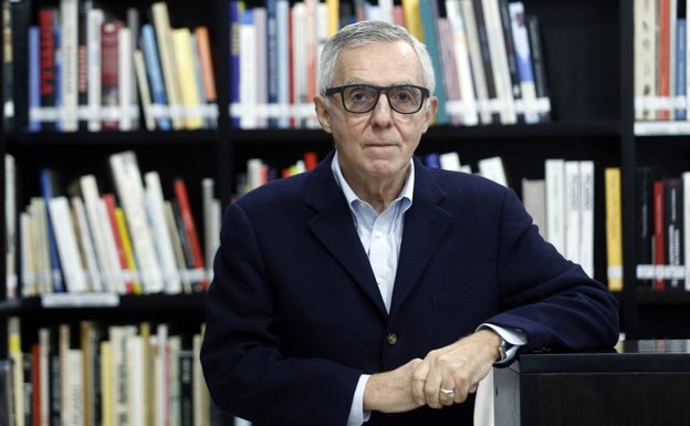 José Lebrero, en la biblioteca del Museo Picasso. 