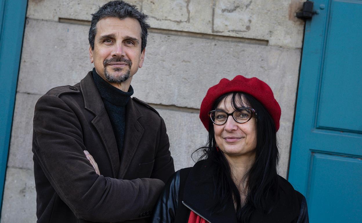 Pedro Ramos y Mónica Rodríguez, ganadores de los premios Edebé de literatura infantil y juvenil. 