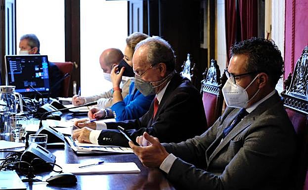 De la Torre, en la presidencia del pleno. 