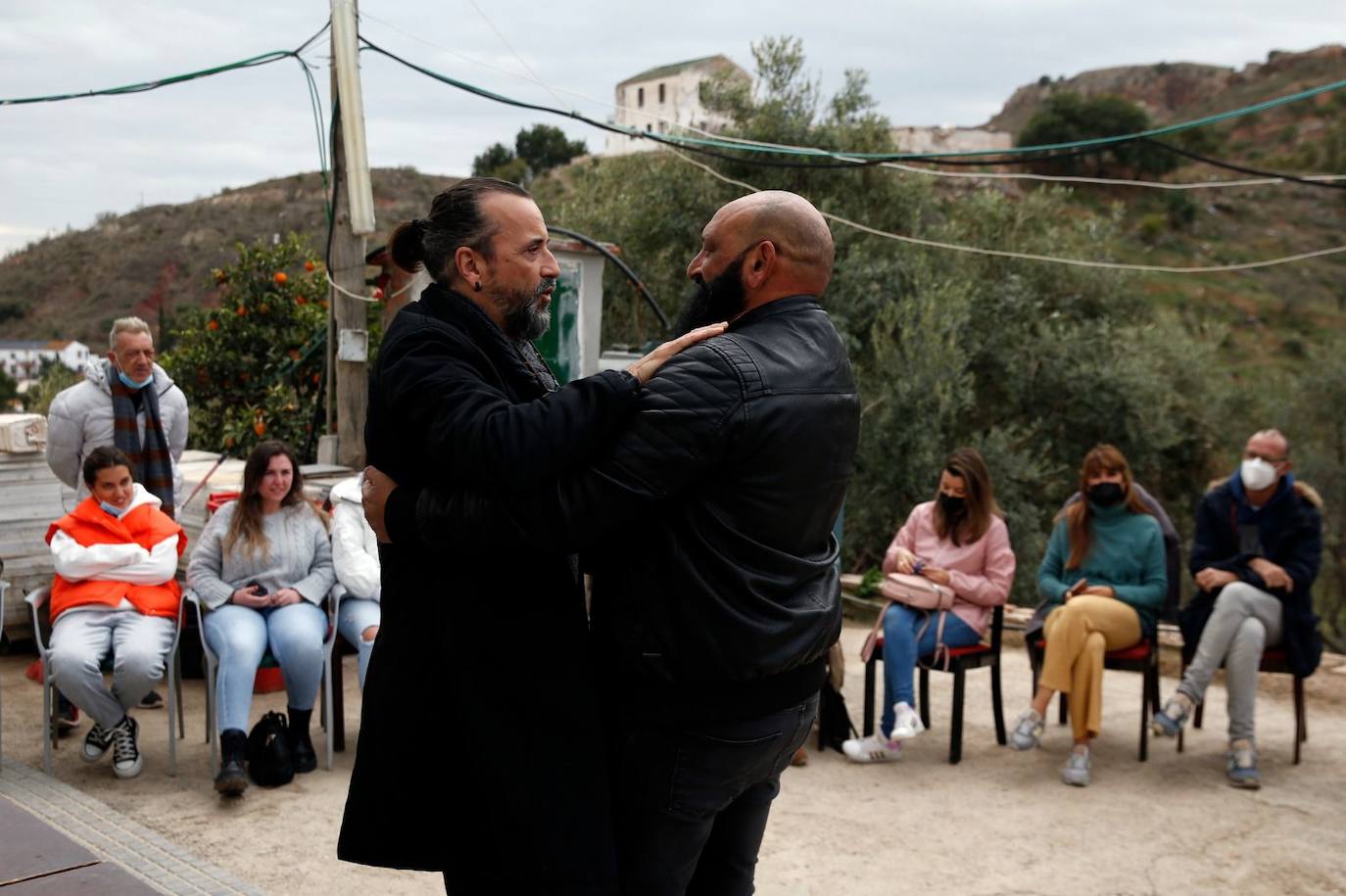 Ángel Rielo y Tú no mandas visitan la Casa de la Buena Vida. 