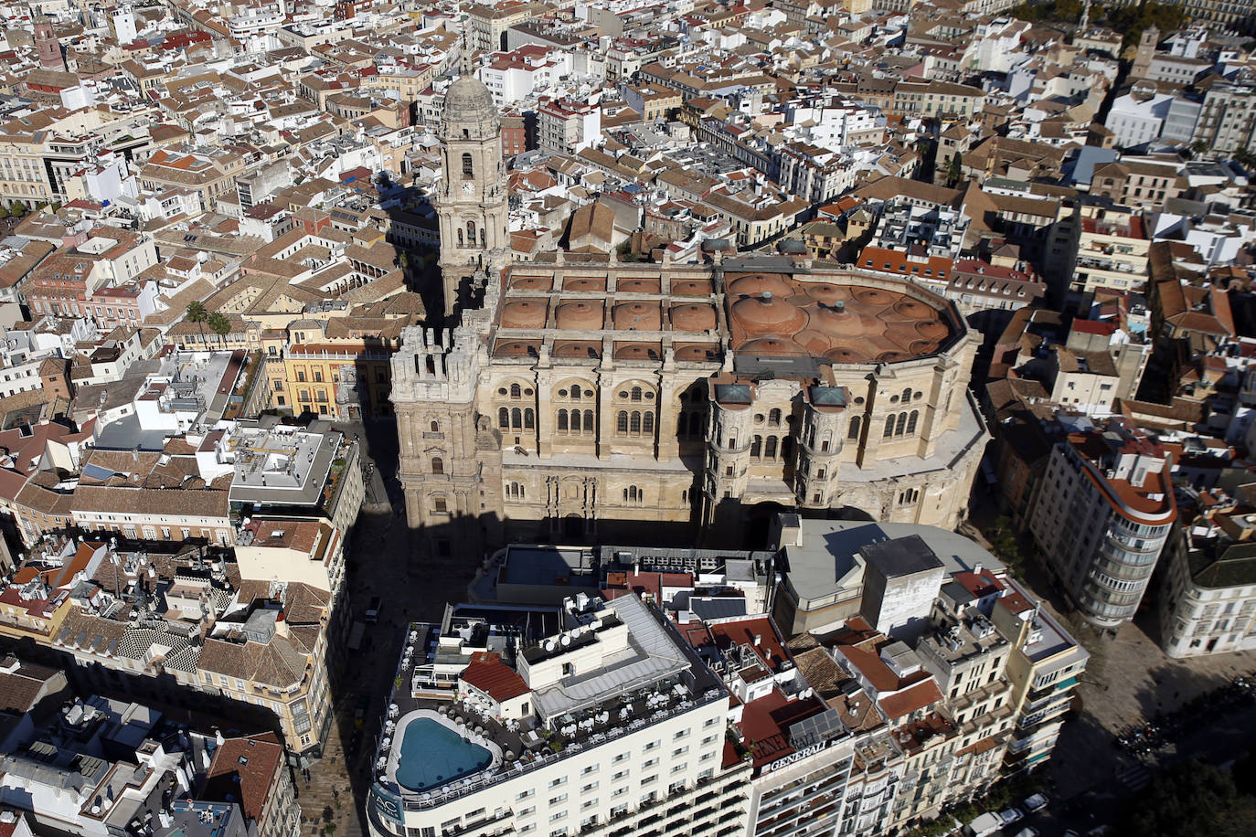 La Unidad de Medios Aéreos de la Policía Nacional creada en Málaga en el 86 cuenta con su helicóptero y un equipo de drones para perseguir la delincuencia