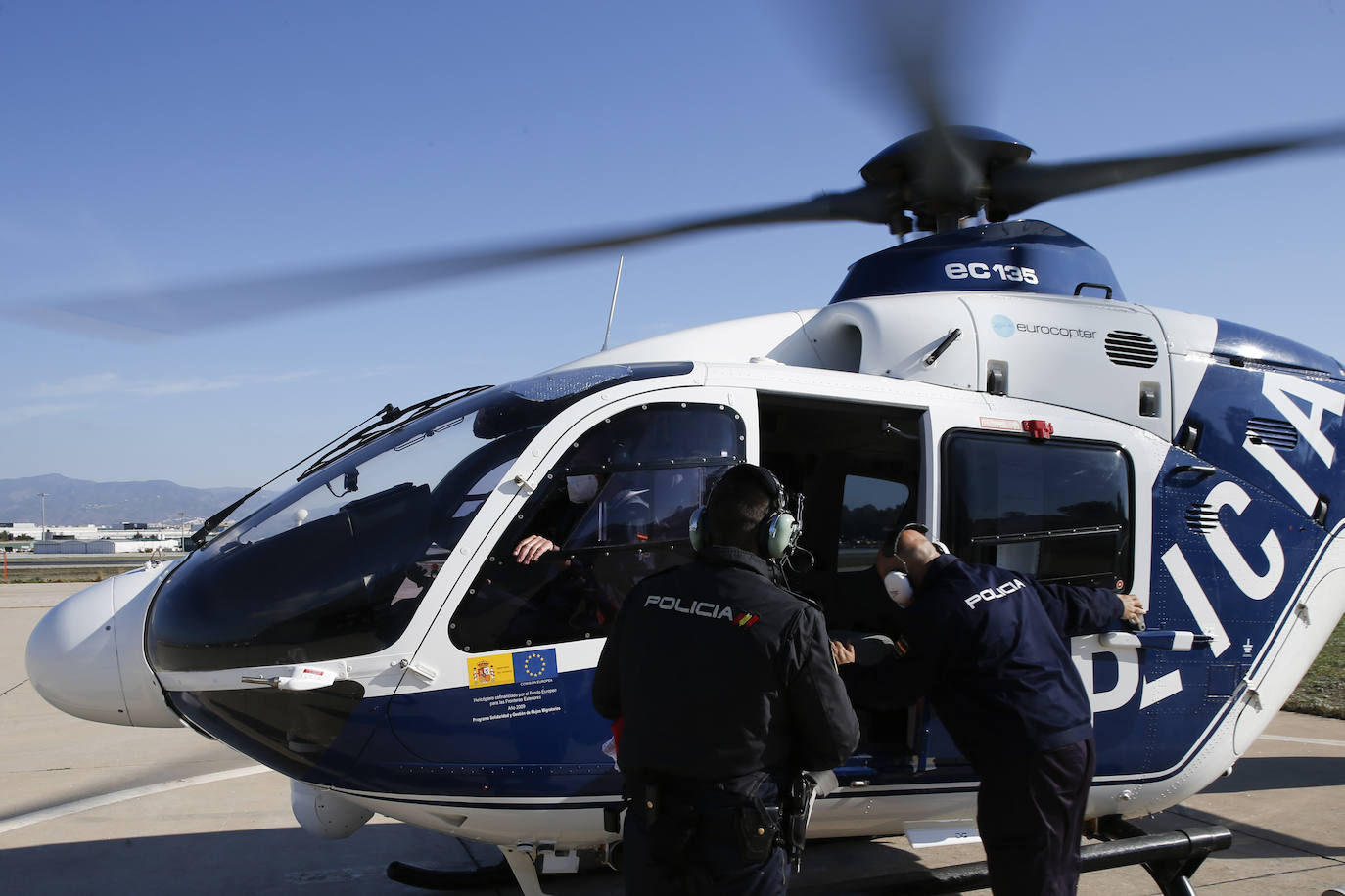 La Unidad de Medios Aéreos de la Policía Nacional creada en Málaga en el 86 cuenta con su helicóptero y un equipo de drones para perseguir la delincuencia