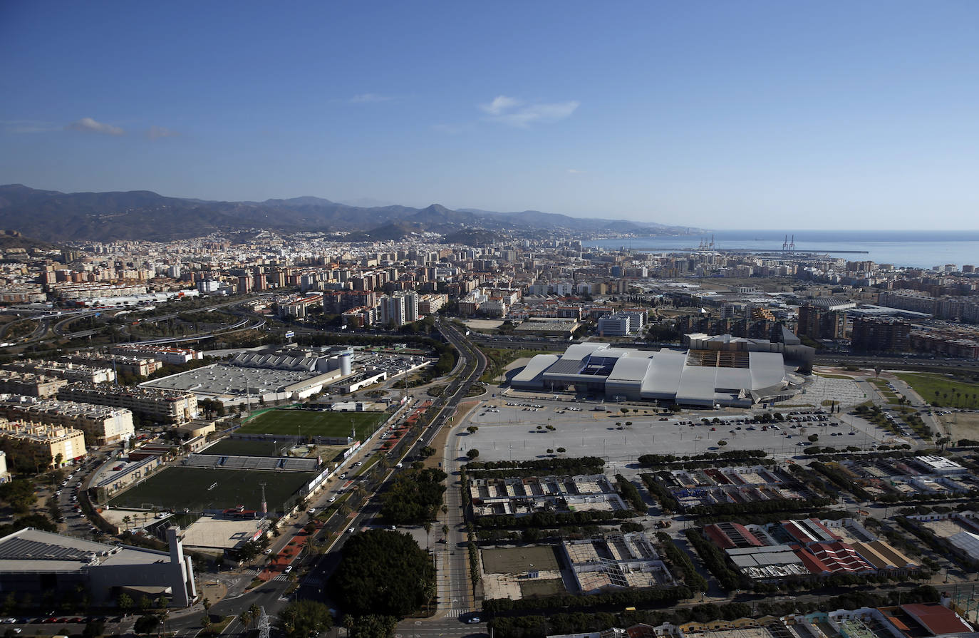 La Unidad de Medios Aéreos de la Policía Nacional creada en Málaga en el 86 cuenta con su helicóptero y un equipo de drones para perseguir la delincuencia