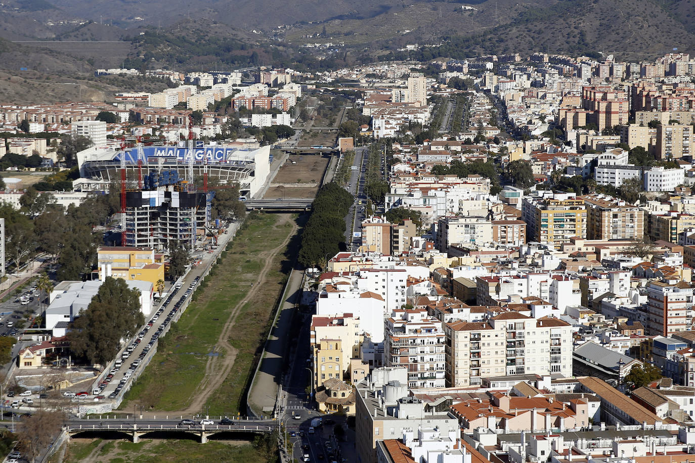 La Unidad de Medios Aéreos de la Policía Nacional creada en Málaga en el 86 cuenta con su helicóptero y un equipo de drones para perseguir la delincuencia