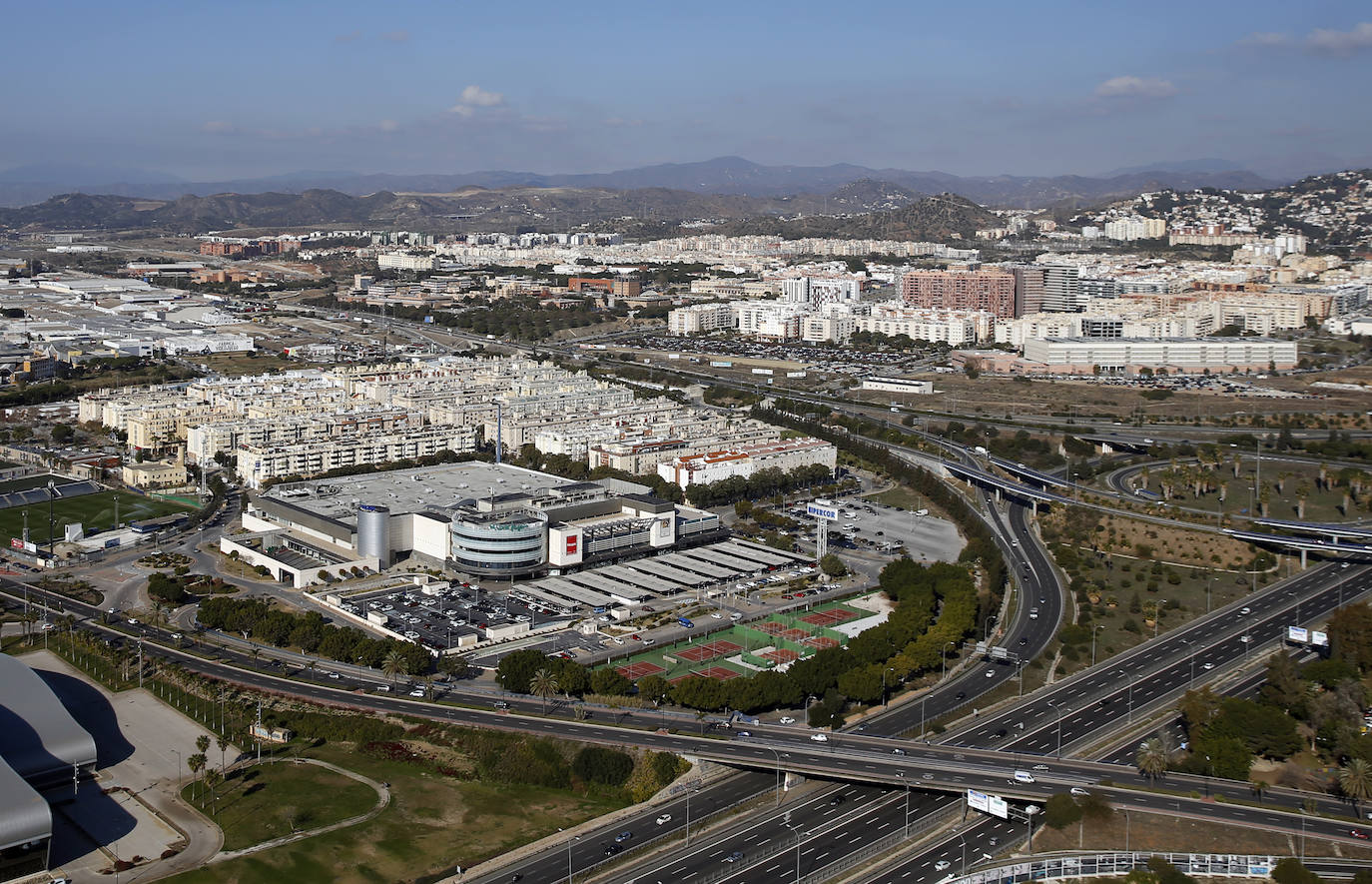 La Unidad de Medios Aéreos de la Policía Nacional creada en Málaga en el 86 cuenta con su helicóptero y un equipo de drones para perseguir la delincuencia