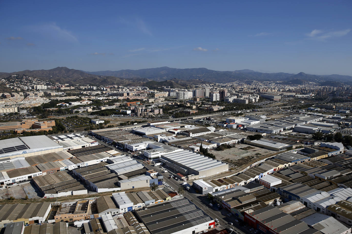 La Unidad de Medios Aéreos de la Policía Nacional creada en Málaga en el 86 cuenta con su helicóptero y un equipo de drones para perseguir la delincuencia