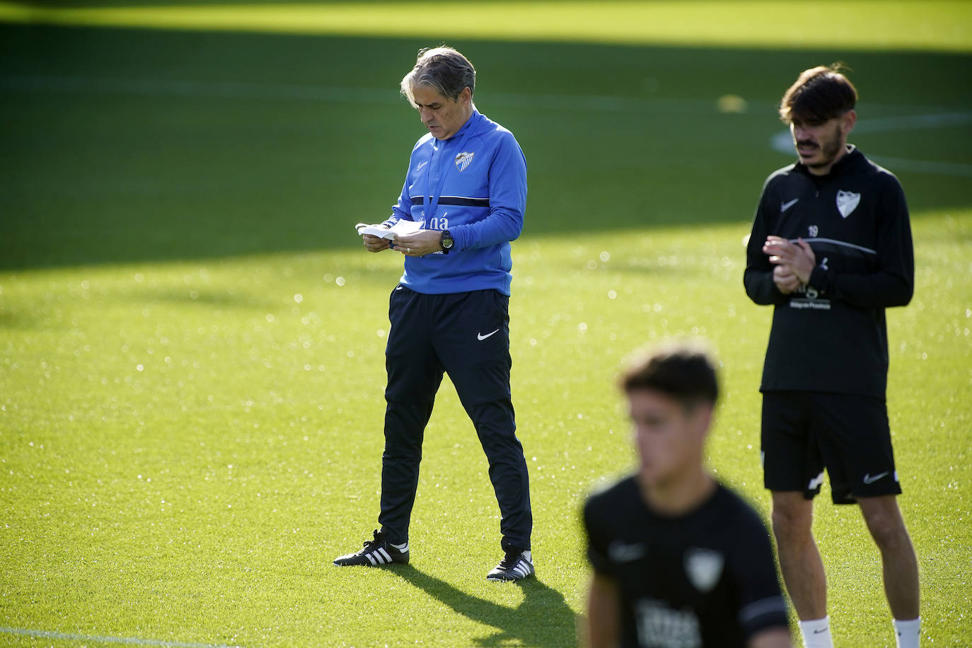 El técnico vitoriano dirigió su primera sesión de entrenamiento y fue presentado ante los medios de comunicación.