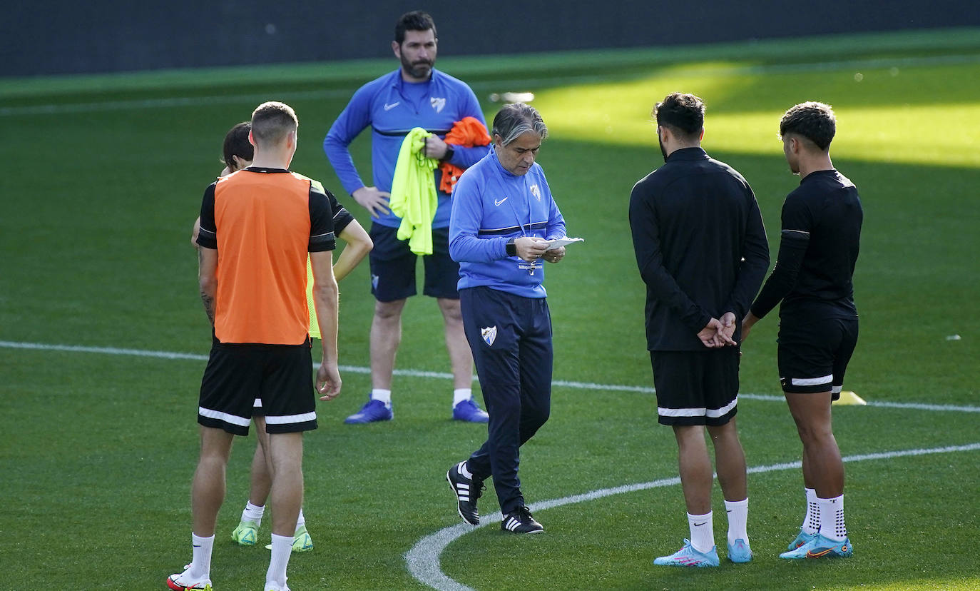 El técnico vitoriano dirigió su primera sesión de entrenamiento y fue presentado ante los medios de comunicación.