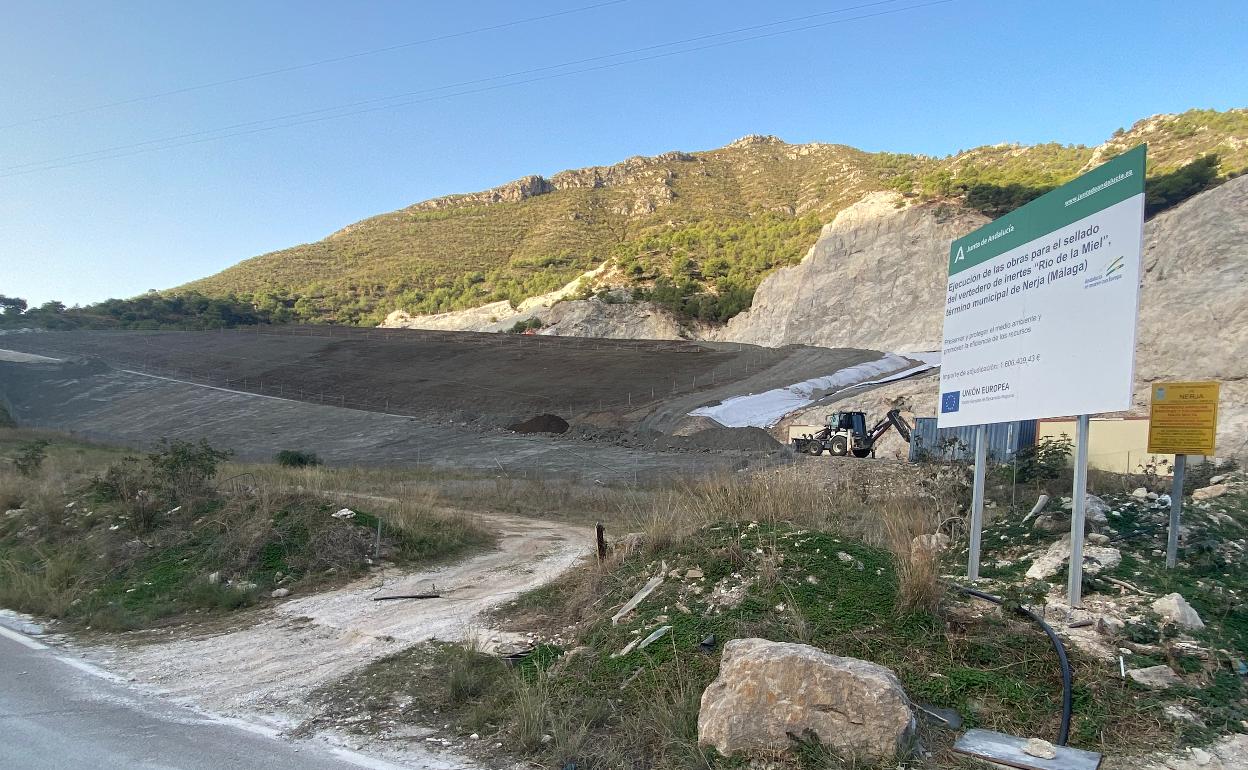 Aspecto actual que presenta el vertedero tras las trabajos de restauración ambiental que acomete la Junta. 