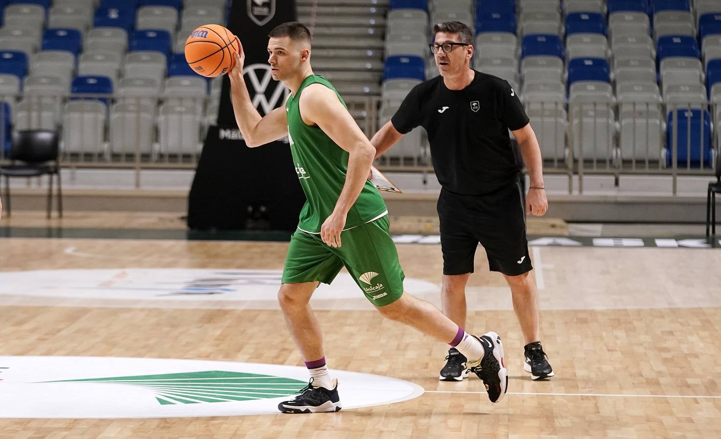 Matt Mooney se entrenó por primera vez con el Unicaja en el Palacio de los Deportes. 