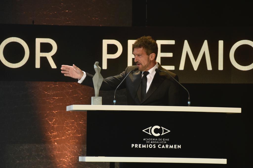 El actor Antonio Banderas recibe el Premio Carmen de Honor en el Teatro Cervantes de su tierra