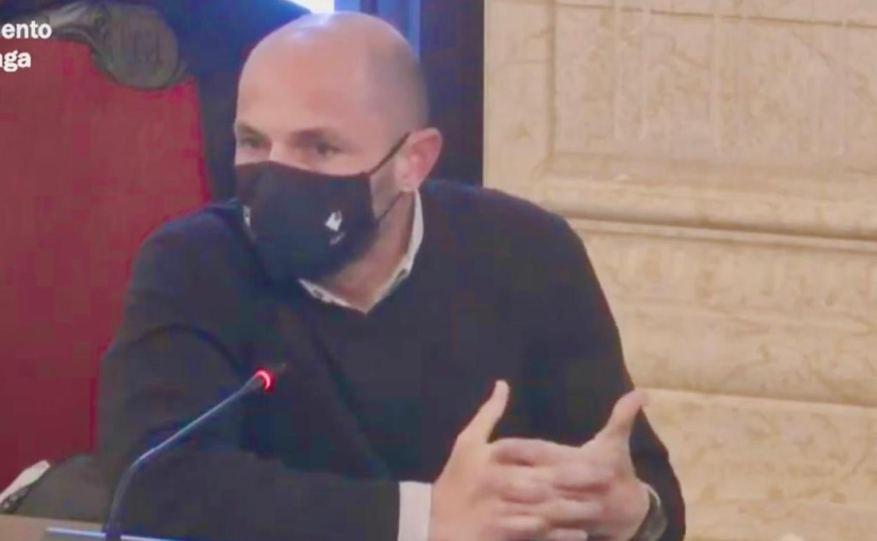 El concejal de Urbanismo, Raúl López, durante la intervención en la comisión de Transparencia.