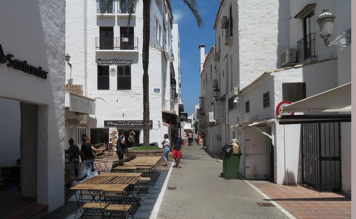 Calle de Puerto Banús. 