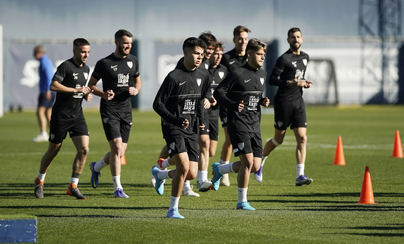 El flamante entrenador del equipo, Natxo González, busca soluciones para corregir la preocupante situación de juego y resultados con un extra de entrenamiento y convivencia de la plantilla en La Rosaleda. El siguiente partido es contra el Zaragoza este sábado 5 de febrero a las 18.15 horas en La Romareda.