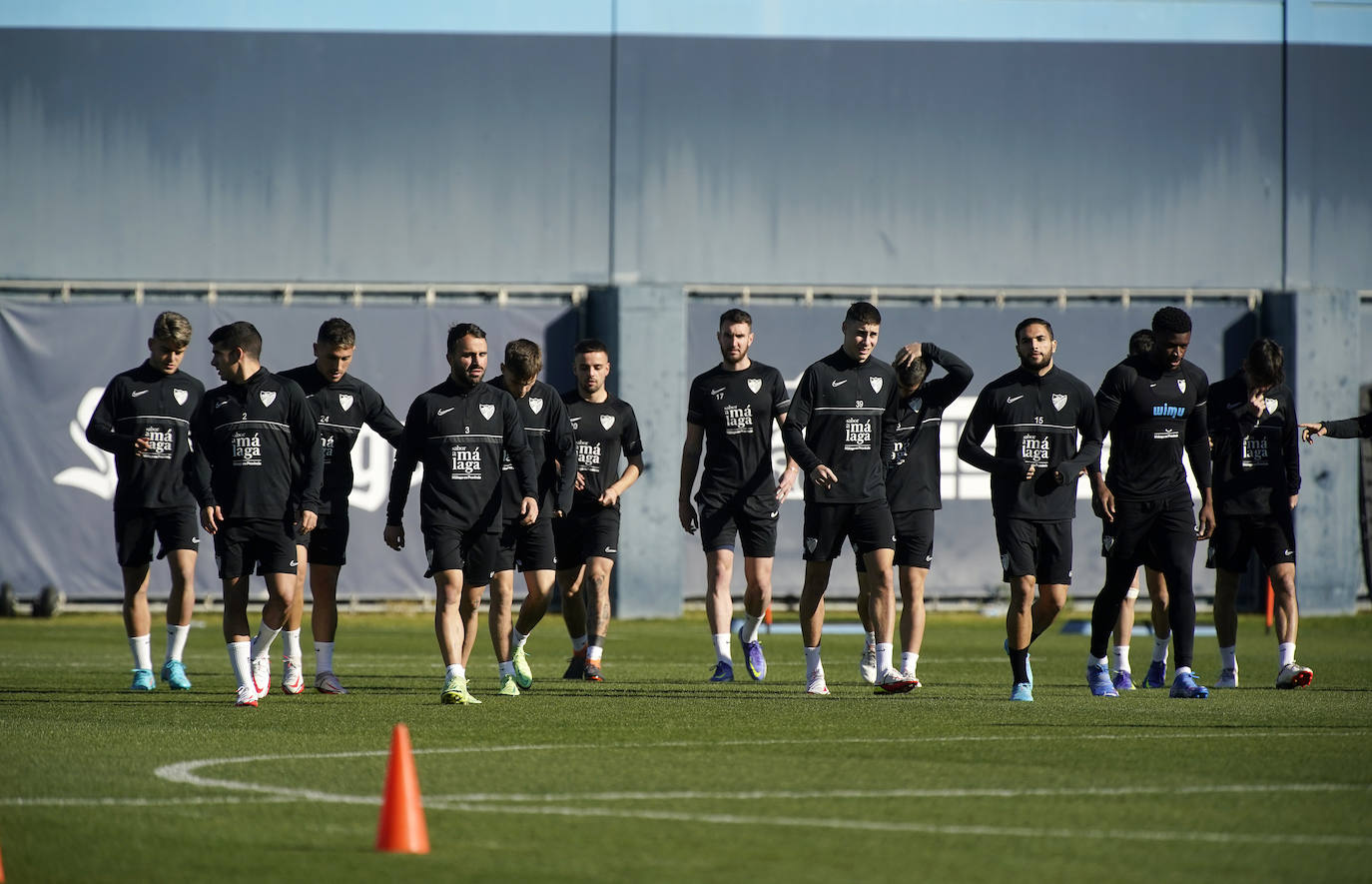 El flamante entrenador del equipo, Natxo González, busca soluciones para corregir la preocupante situación de juego y resultados con un extra de entrenamiento y convivencia de la plantilla en La Rosaleda. El siguiente partido es contra el Zaragoza este sábado 5 de febrero a las 18.15 horas en La Romareda.