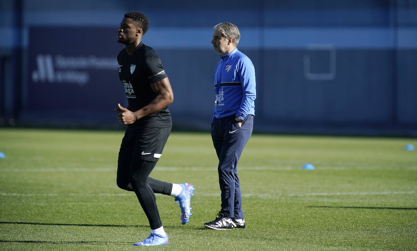 El flamante entrenador del equipo, Natxo González, busca soluciones para corregir la preocupante situación de juego y resultados con un extra de entrenamiento y convivencia de la plantilla en La Rosaleda. El siguiente partido es contra el Zaragoza este sábado 5 de febrero a las 18.15 horas en La Romareda.