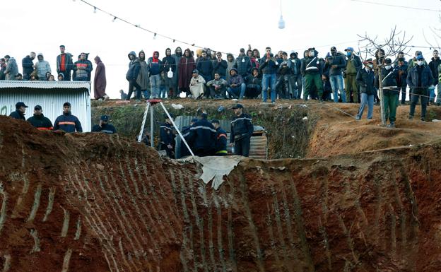 Imagen principal - Chauen, Marruecos: El angustioso rescate de Rayan, el pequeño de 5 años atrapado en un pozo a 32 metros de profundidad