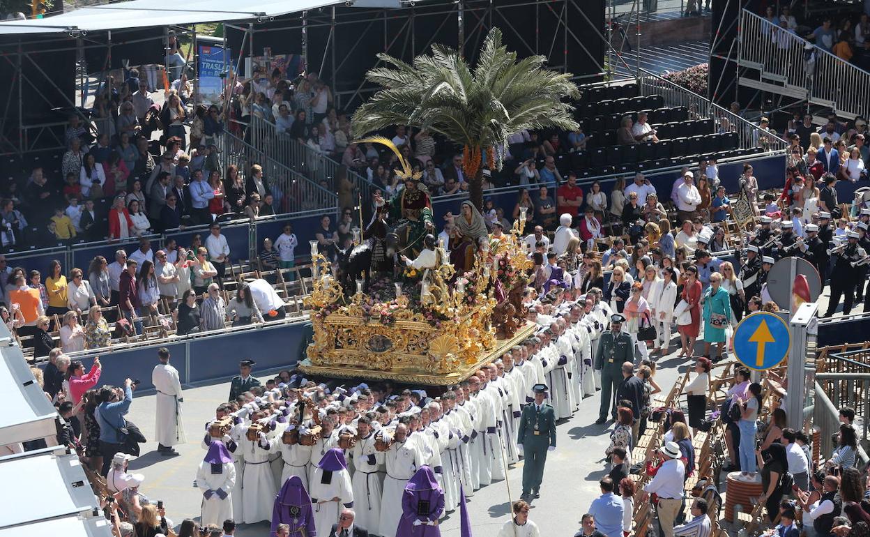 La Cofradía de la Pollinica, en el recorrido oficial, en la Semana Santa de 2019. 