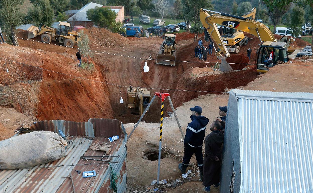 Los equipos de rescate de Marruecos confían en llegar hoy hasta Rayan, el niño de 5 años atrapado en un pozo