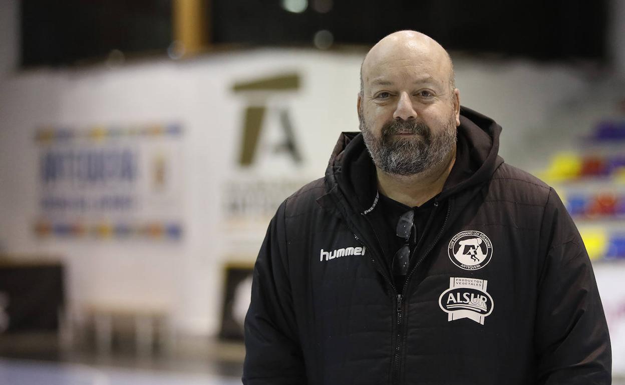 Lorenzo Ruiz posa para la entrevista en el pabellón Fernando Argüelles.