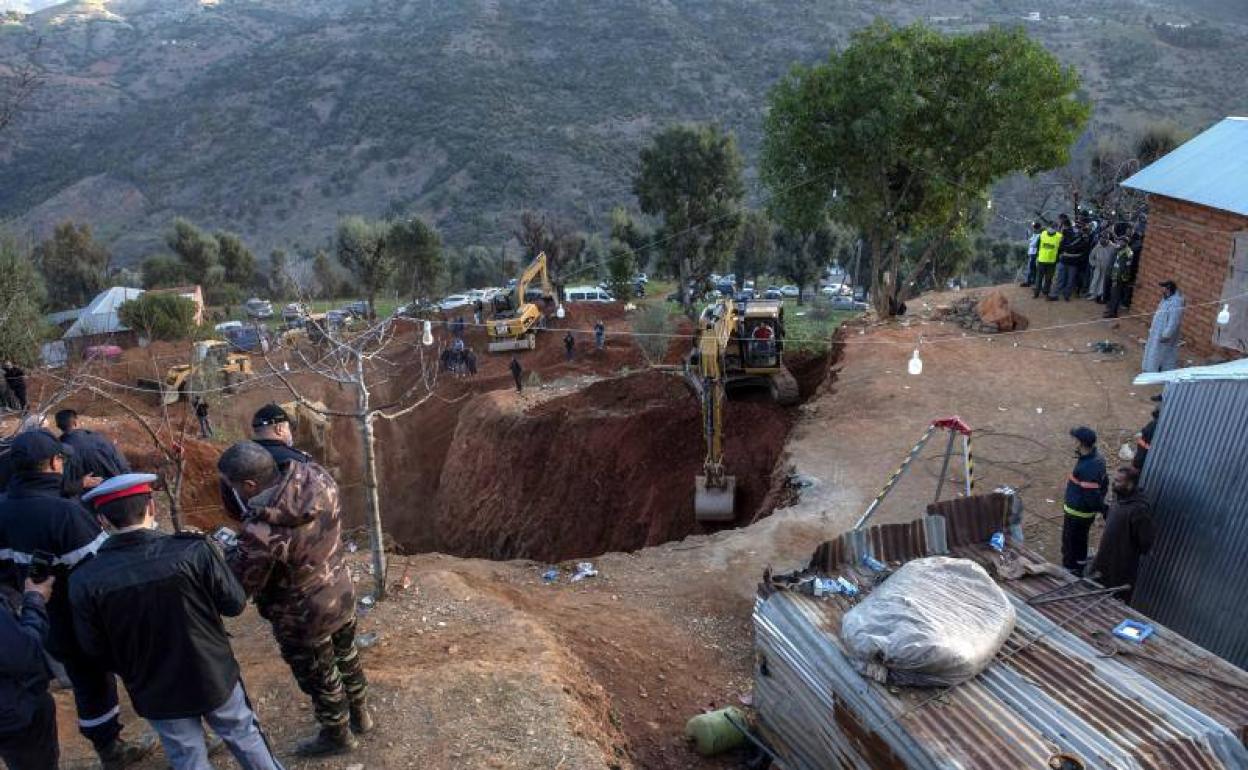 Los servicios de rescate entran en el túnel para rescatar a Rayan, el niño atrapado en el pozo de Marruecos